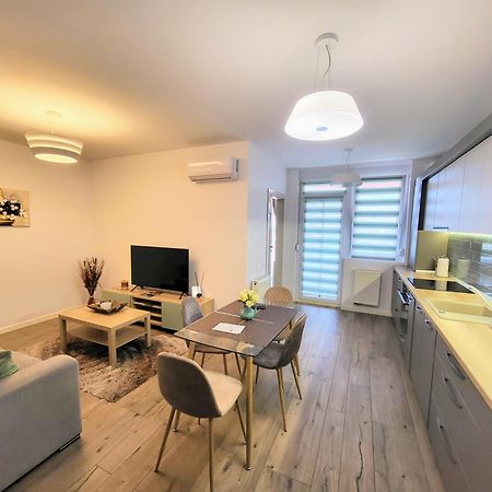 Stylish Stay - Premium - Free Parking & Central Location Oradea Eksteriør billede